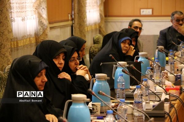 آیین تجلیل از بانوان فرهنگی «همسر شهید» در قم