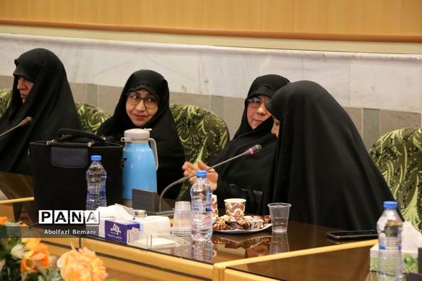 آیین تجلیل از بانوان فرهنگی «همسر شهید» در قم