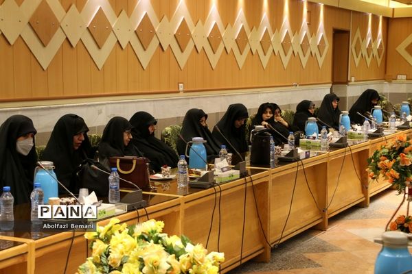 آیین تجلیل از بانوان فرهنگی «همسر شهید» در قم