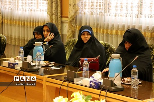 آیین تجلیل از بانوان فرهنگی «همسر شهید» در قم