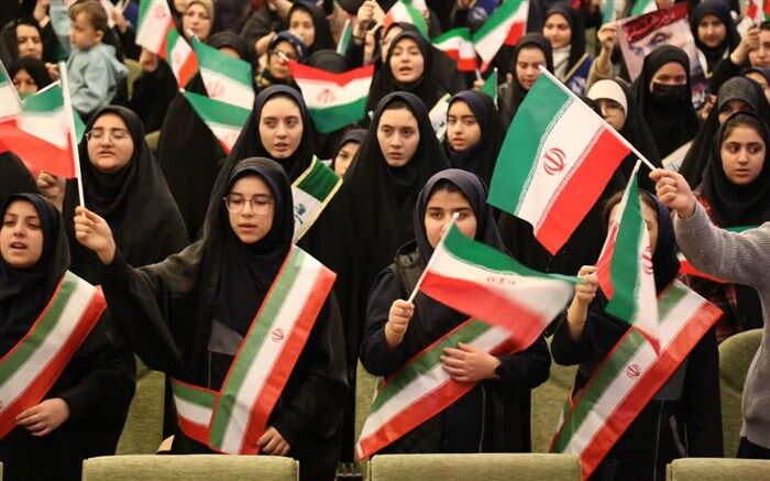 نوجوانان حاج قاسم را قهرمان ملی خود می‌دانند