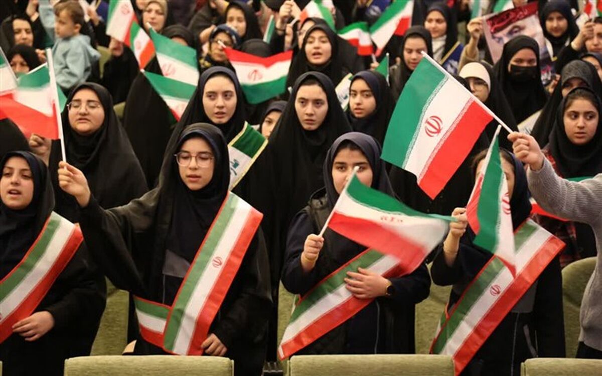 نوجوانان حاج قاسم را قهرمان ملی خود می‌دانند