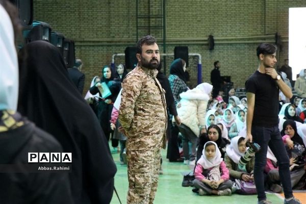 تجمع 2 هزار نفره دانش‌آموزان در سالن علی ابن ابی طالب پاکدشت