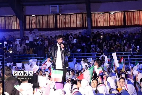تجمع 2 هزار نفره دانش‌آموزان در سالن علی ابن ابی طالب پاکدشت