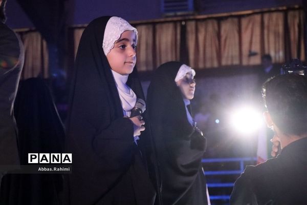 تجمع 2 هزار نفره دانش‌آموزان در سالن علی ابن ابی طالب پاکدشت