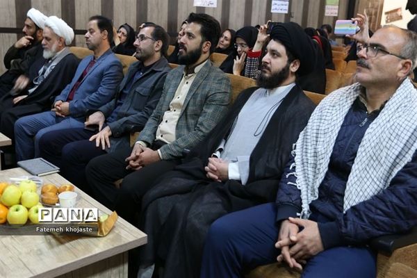 نشست دهه بصیرت با حضور معاونان و مربیان پرورشی در قرچک