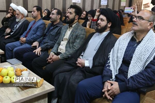 نشست دهه بصیرت با حضور معاونان و مربیان پرورشی در قرچک