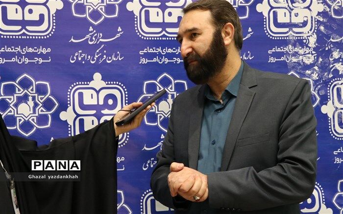 والدین بهترین الگو برای فرزندان خود هستند