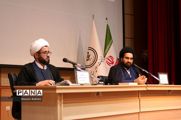 نشست تخصصی «بایدها و نبایدهای حضور نوجوان در فضای مجازی» در قم