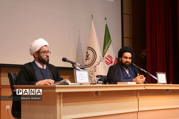 نشست تخصصی «بایدها و نبایدهای حضور نوجوان در فضای مجازی» در قم