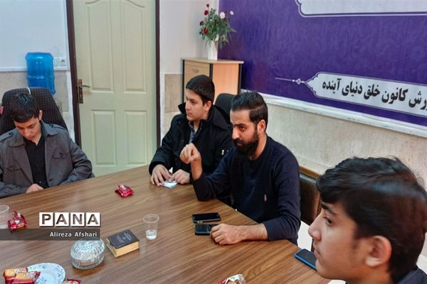 نشست هم‌اندیشی جانشینان بسیج دانش‌آموزی مدارس ناحیه چهار قم