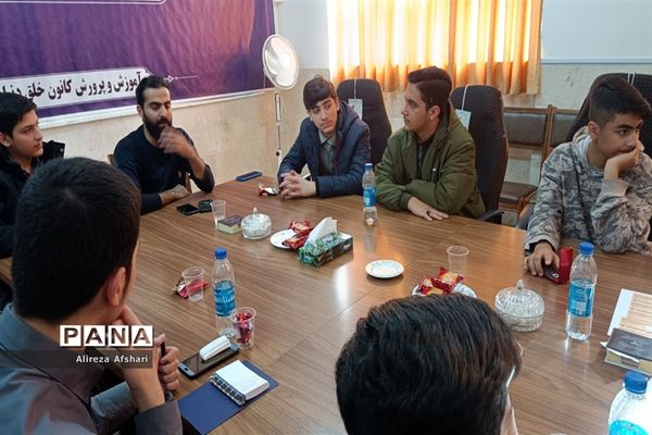 نشست هم‌اندیشی جانشینان بسیج دانش‌آموزی مدارس ناحیه چهار قم