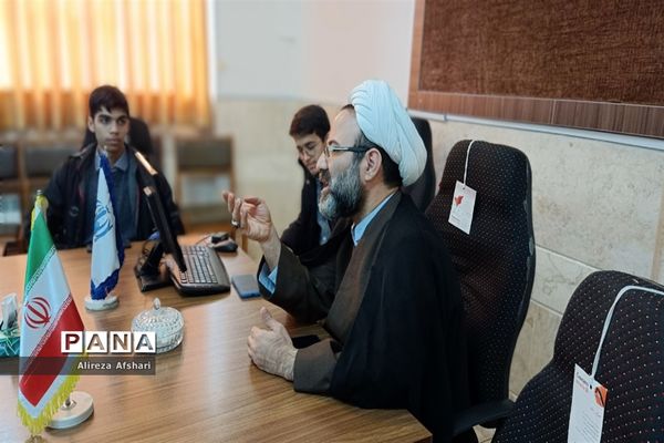 نشست هم‌اندیشی جانشینان بسیج دانش‌آموزی مدارس ناحیه چهار قم