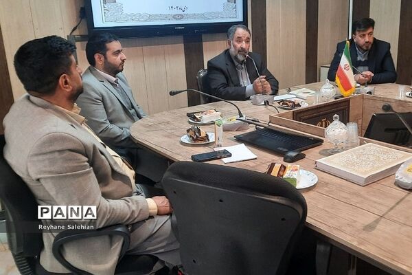 نشست بصیرتی همکاران اداری مدیریت آموزش و پرورش دماوند به‌مناسبت سالروز حماسه ۹ دی «روز میثاق با ولایت»