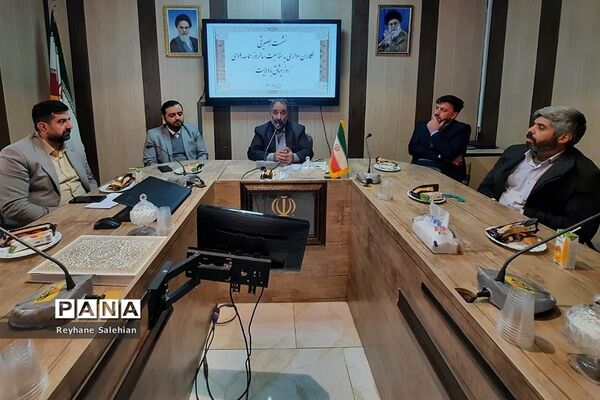 نشست بصیرتی همکاران اداری مدیریت آموزش و پرورش دماوند به‌مناسبت سالروز حماسه ۹ دی «روز میثاق با ولایت»