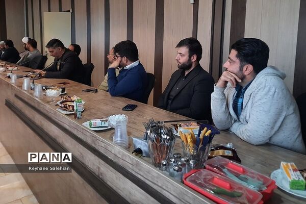 نشست بصیرتی همکاران اداری مدیریت آموزش و پرورش دماوند به‌مناسبت سالروز حماسه ۹ دی «روز میثاق با ولایت»