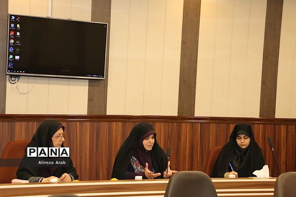 برگزاری کمیته ملی نماد در اداره آموزش و پرورش ناحیه یک شهرری