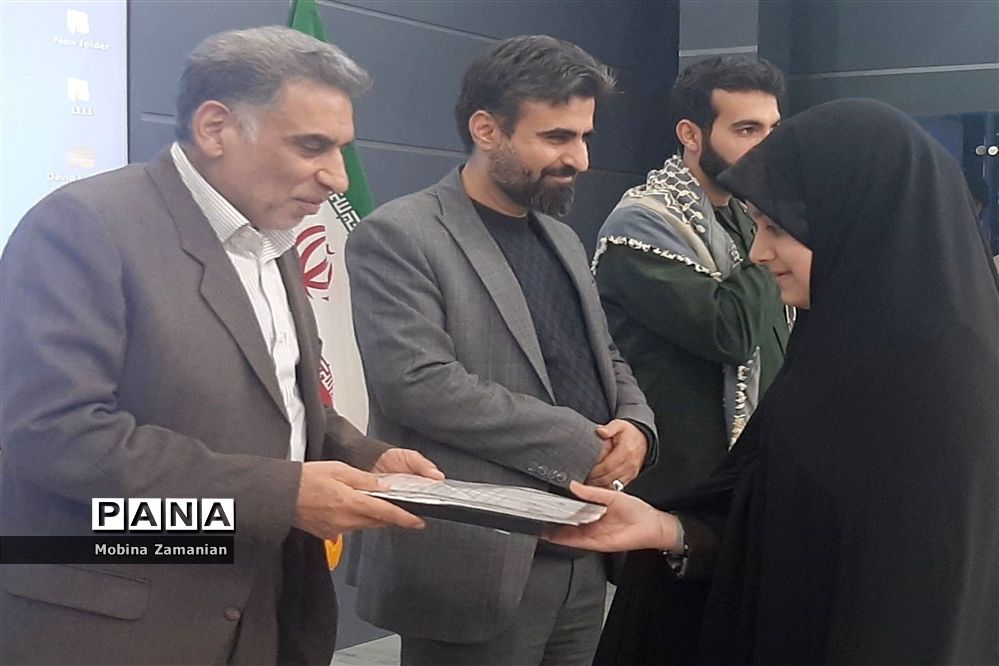 بزرگداشت روز‌ بصیرت‌ و‌ حماسه‌ نه دی  در آمورش و پرورش ناحیه شش مشهد