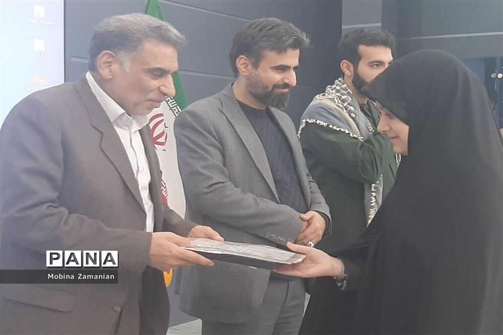 بزرگداشت روز‌ بصیرت‌ و‌ حماسه‌ نه دی  در آمورش و پرورش ناحیه شش مشهد