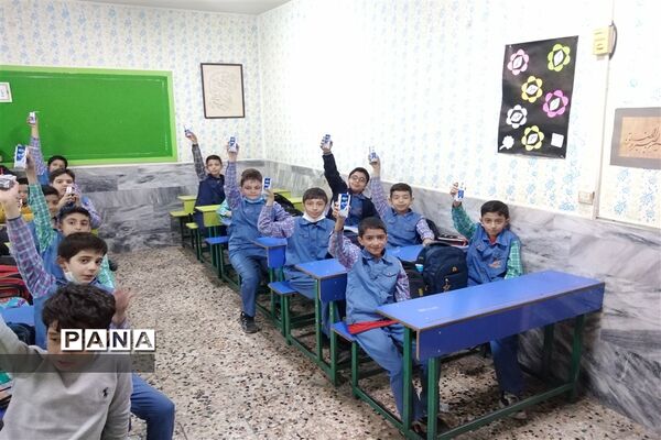 توزیع منظم شیر در مدارس  درمدارس ناحیه ٧ مشهد مقدس