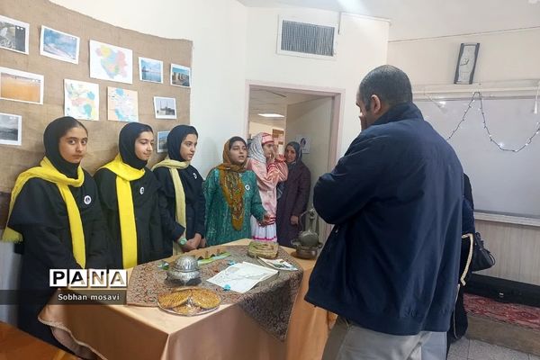 جشنواره گردشگری در دبیرستان فرزانگان حضرت زینب (س) ناحیه دو شهرری