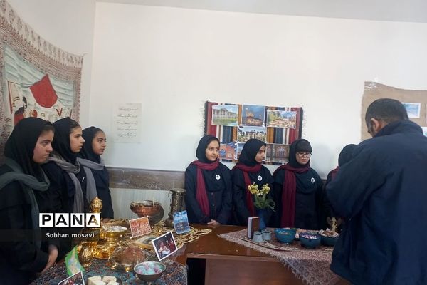 جشنواره گردشگری در دبیرستان فرزانگان حضرت زینب (س) ناحیه دو شهرری