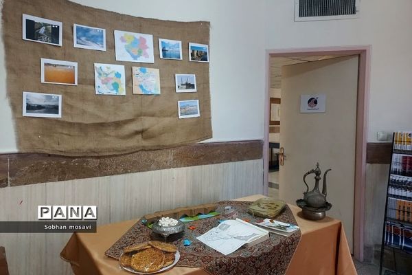 جشنواره گردشگری در دبیرستان فرزانگان حضرت زینب (س) ناحیه دو شهرری