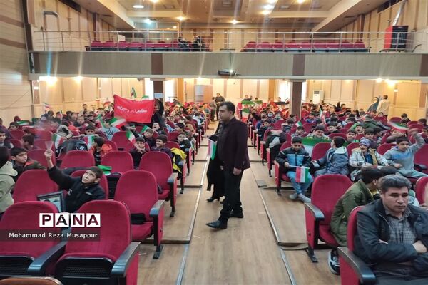‌مراسم دهه بصیرت ویژه دانش‌آموزان پسر در سالن شهید‌طحانی ملارد