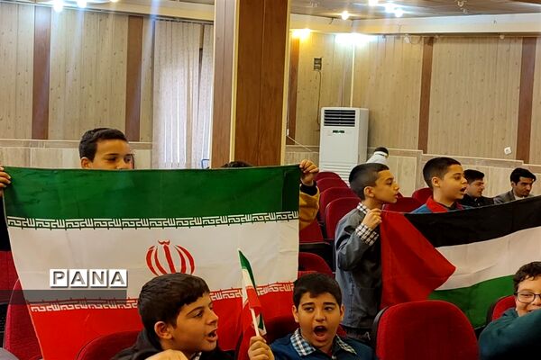 ‌مراسم دهه بصیرت ویژه دانش‌آموزان پسر در سالن شهید‌طحانی ملارد
