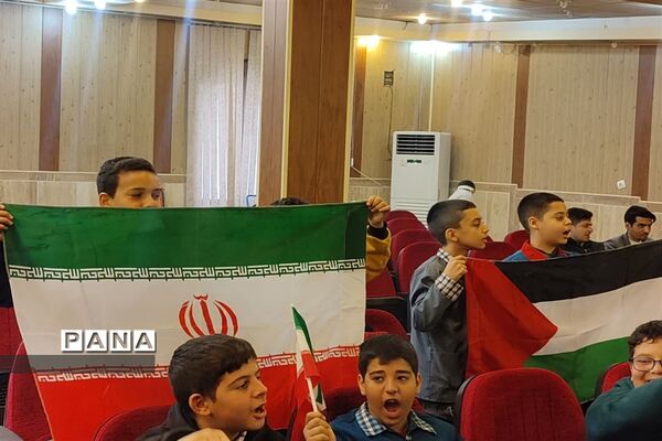 ‌مراسم دهه بصیرت ویژه دانش‌آموزان پسر در سالن شهید‌طحانی ملارد