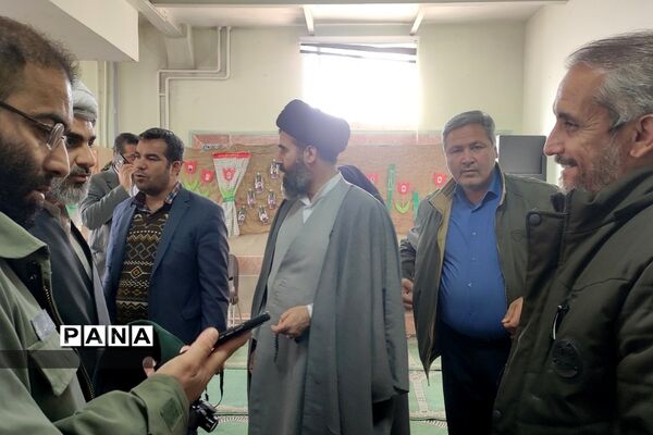 برگزاری طرح لاله‌های روشن در هنرستان دخترانه پردیس