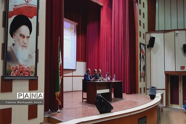جلسه توجیهی مسئولان با خبرنگاران در راستای انتخابات