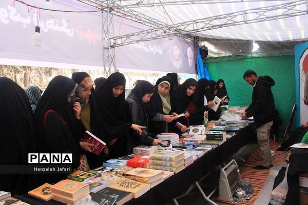 حال و هوای گلزار شهدا کرمان در چهارمین سالگرد شهادت حاج قاسم سلیمانی