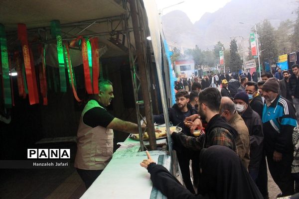 حال و هوای گلزار شهدا کرمان در چهارمین سالگرد شهادت حاج قاسم سلیمانی