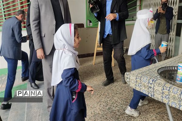 آغاز توزیع شیر رایگان در مدارس