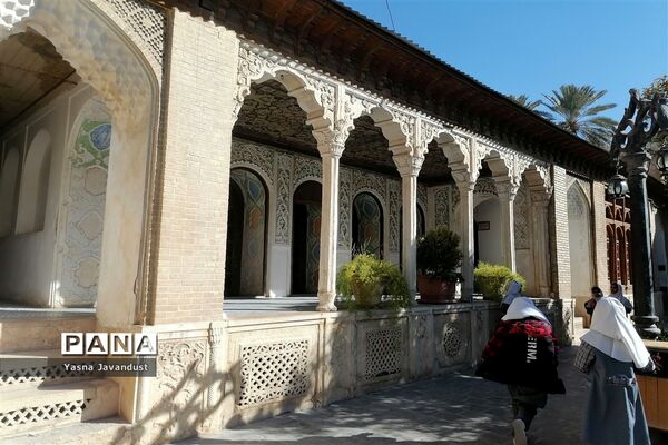 بازدید دانش‌آموزان دبستان امام جعفر صادق (ع) از مسجد نصیرالملک و خانه ی زینت الملوک