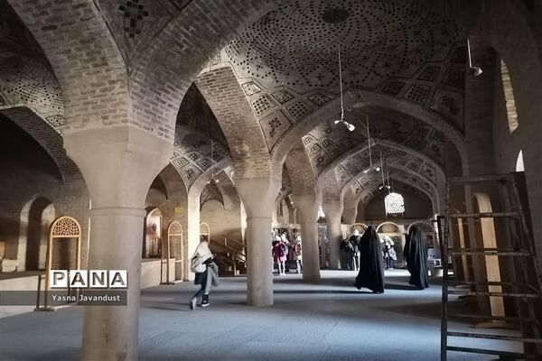 بازدید دانش‌آموزان دبستان امام جعفر صادق (ع) از مسجد نصیرالملک و خانه ی زینت الملوک