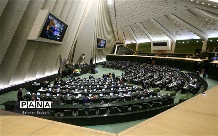 جلسه غیرعلنی مجلس برای بررسی سیاست‌های ارزی و پولی بانک مرکزی