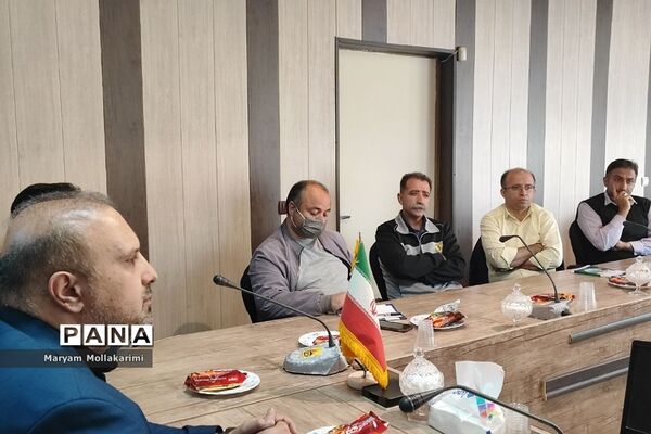 کارگاه تخصصی مدیران مدارس چند پایه و عشایری در سالن جلسات آموزش و پرورش دماوند