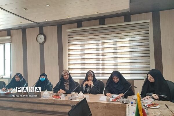 کارگاه تخصصی مدیران مدارس چند پایه و عشایری در سالن جلسات آموزش و پرورش دماوند