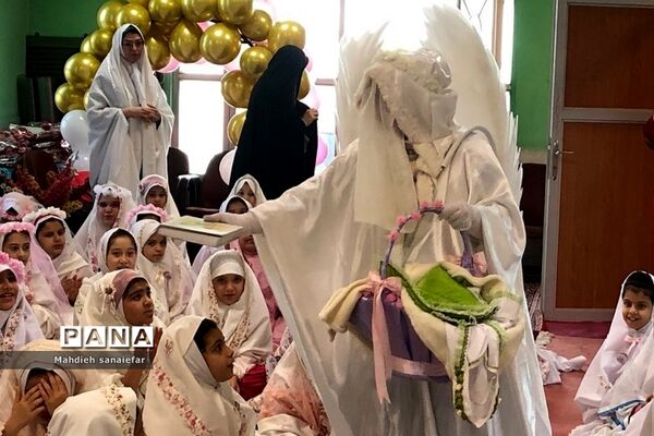 جشن تکلیف در دبستان راهیان نور ناحیه دو شهرری