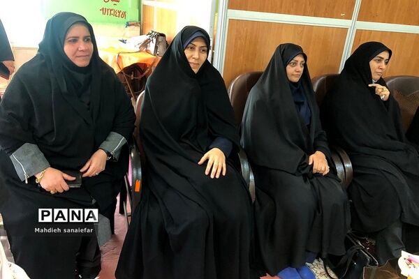 جشن تکلیف در دبستان راهیان نور ناحیه دو شهرری