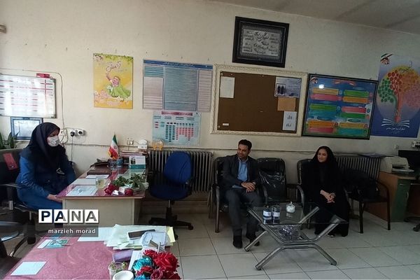 تقدیر مدیر آموزش و پرورش از بانوان مدارس دخترانه بهارستان‌2 به مناسبت میلاد حضرت فاطمه (س)