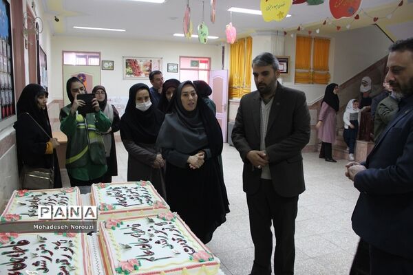 تقدیرازدانش‌آموزبرتر پویش امام زمان(عج) توسط مدیرکل آموزش و پرورش شهرستان‌های  تهران در اسلامشهر