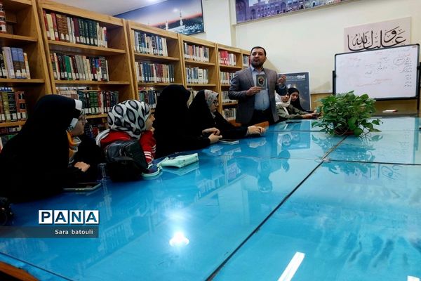 جلسه صمیمانه تعدادی از دانش‌آموزان منطقه ۱۸ با محوریت سردار دلها