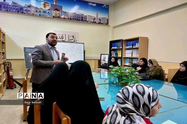 جلسه صمیمانه تعدادی از دانش‌آموزان منطقه ۱۸ با محوریت سردار دلها
