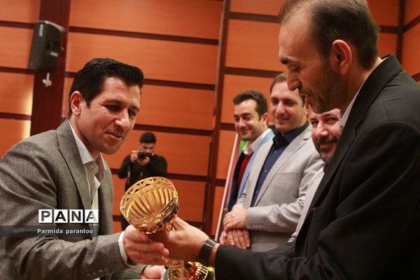 تجلیل و تقدیر از قهرمانان و مدال آوران عرصه ورزشی در سالن سجادیه بهارستان دو