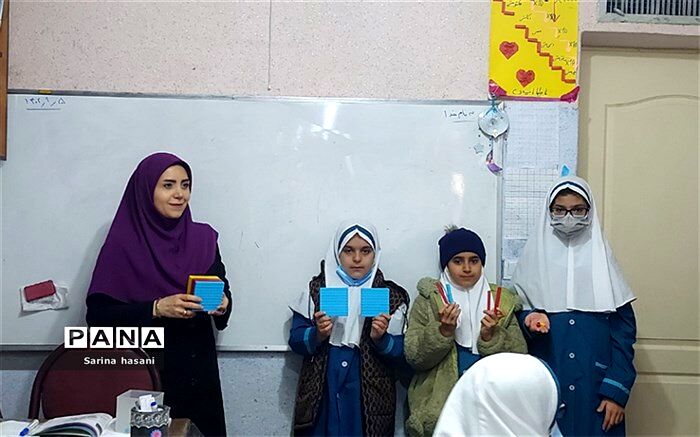 معلمان زن، اهداف تعلیم و تربیت  را در کلاس با فطرت پاک مادرانه پیش می‌برند
