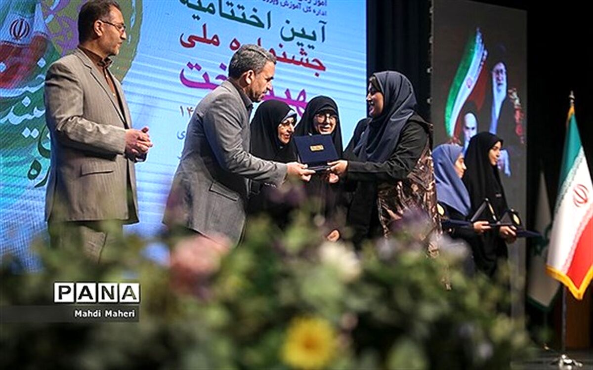 دانش‌آموز لرستانی، رتبه اول جشنواره بهیندخت را کسب کرد