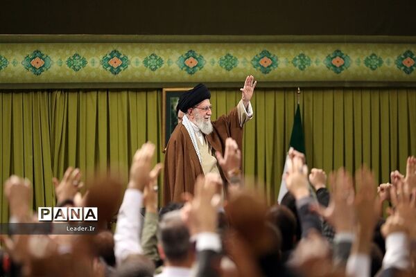 دیدار مداحان و شاعران اهل بیت‌(ع) با رهبر معظم انقلاب
